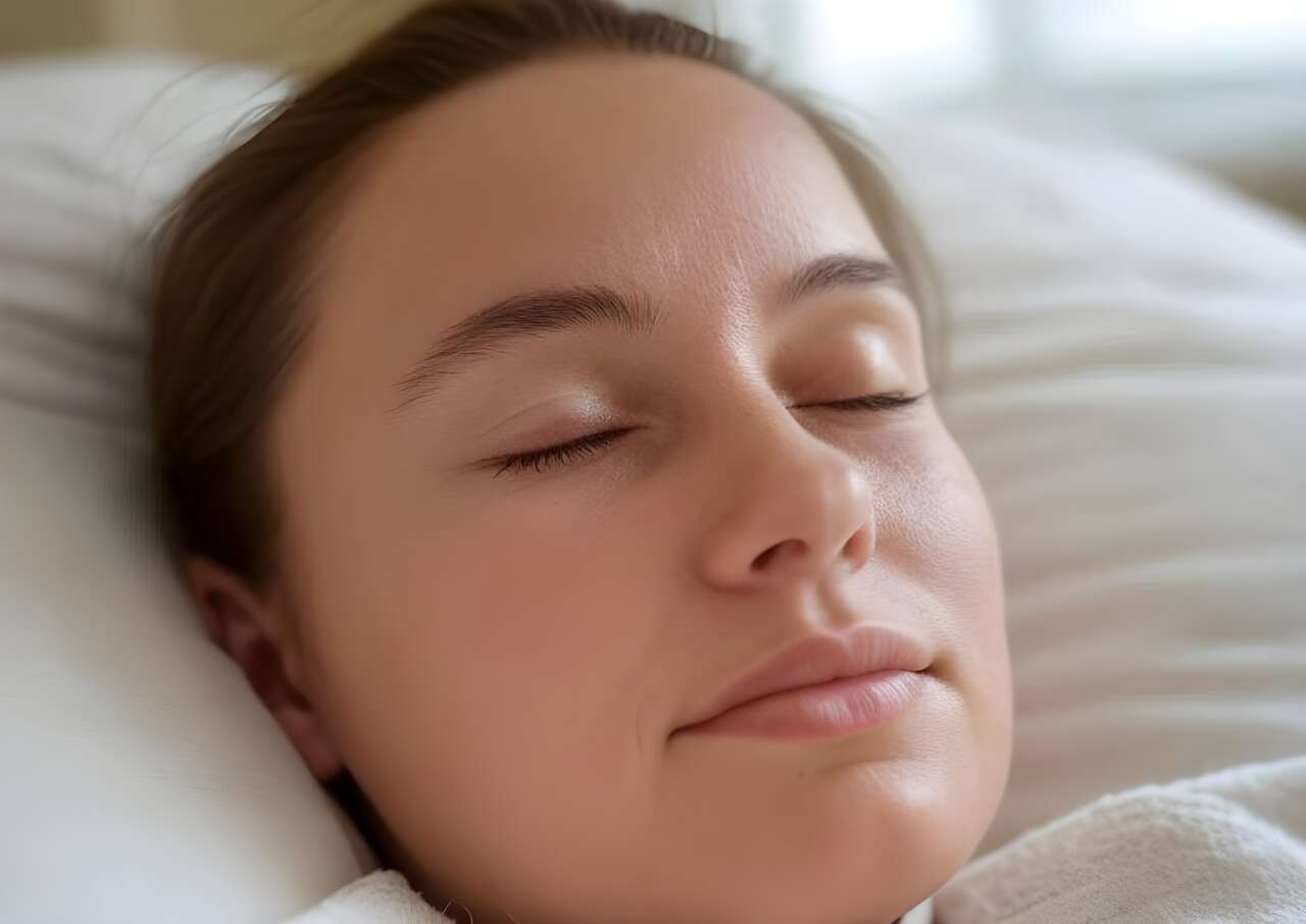 Oubliez les patchs : cette astuce naturelle diminue les cernes en une seule nuit.