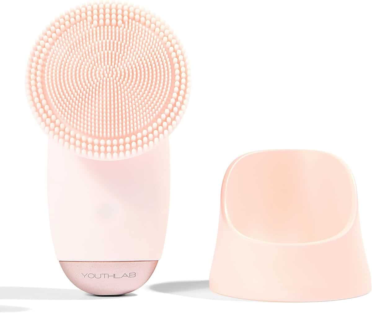 Test de la brosse SoniGlow de YouthLab : nettoyage et tonification efficaces