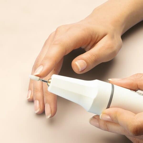 Découvrez le set électronique Peter Bausch 0359 pour une manucure et pédicure parfaite chez vous : analyse, avantages et guide d'utilisation pour des ongles sublimés.