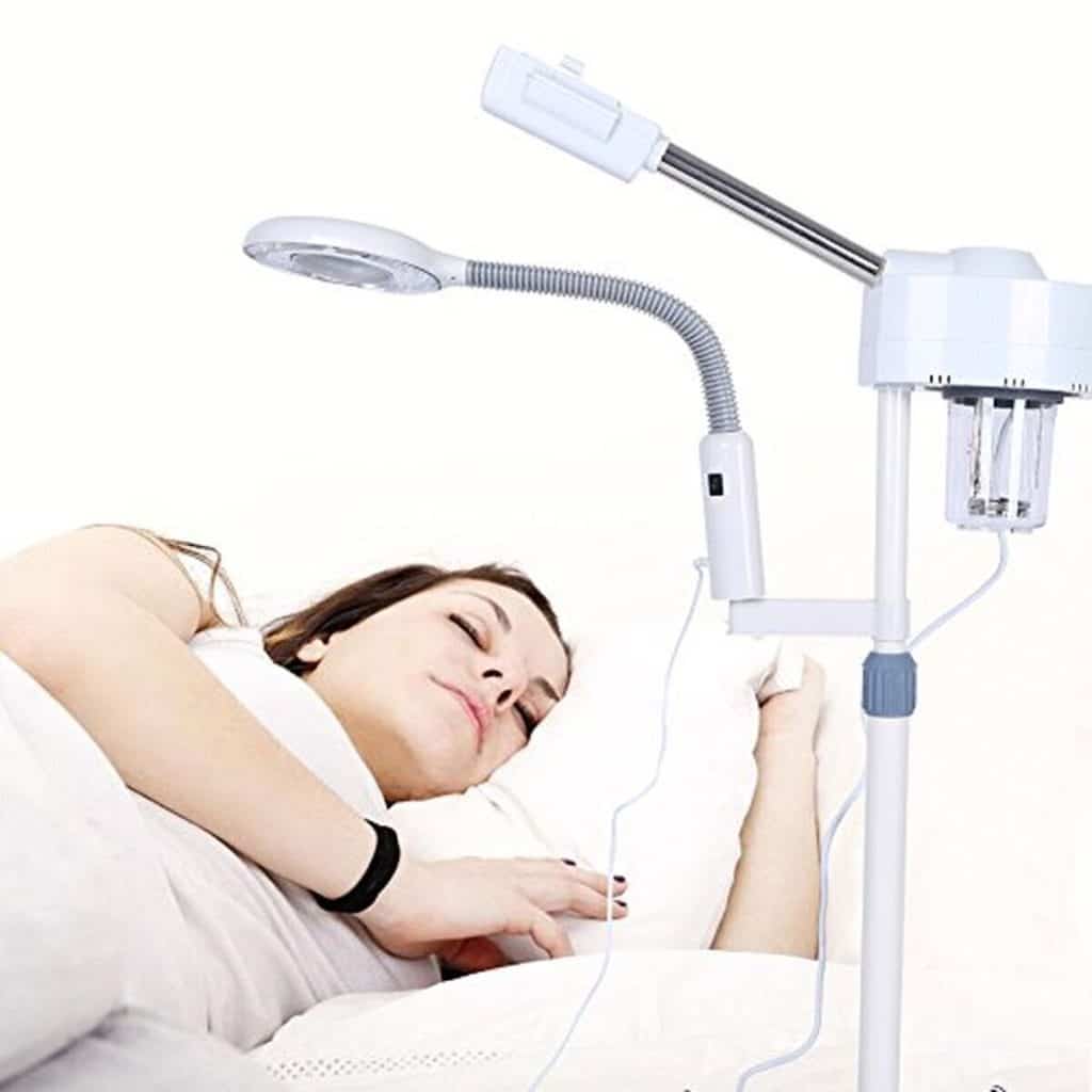 Test de l'appareil à vapeur pour le visage avec 3 lampes loupes
