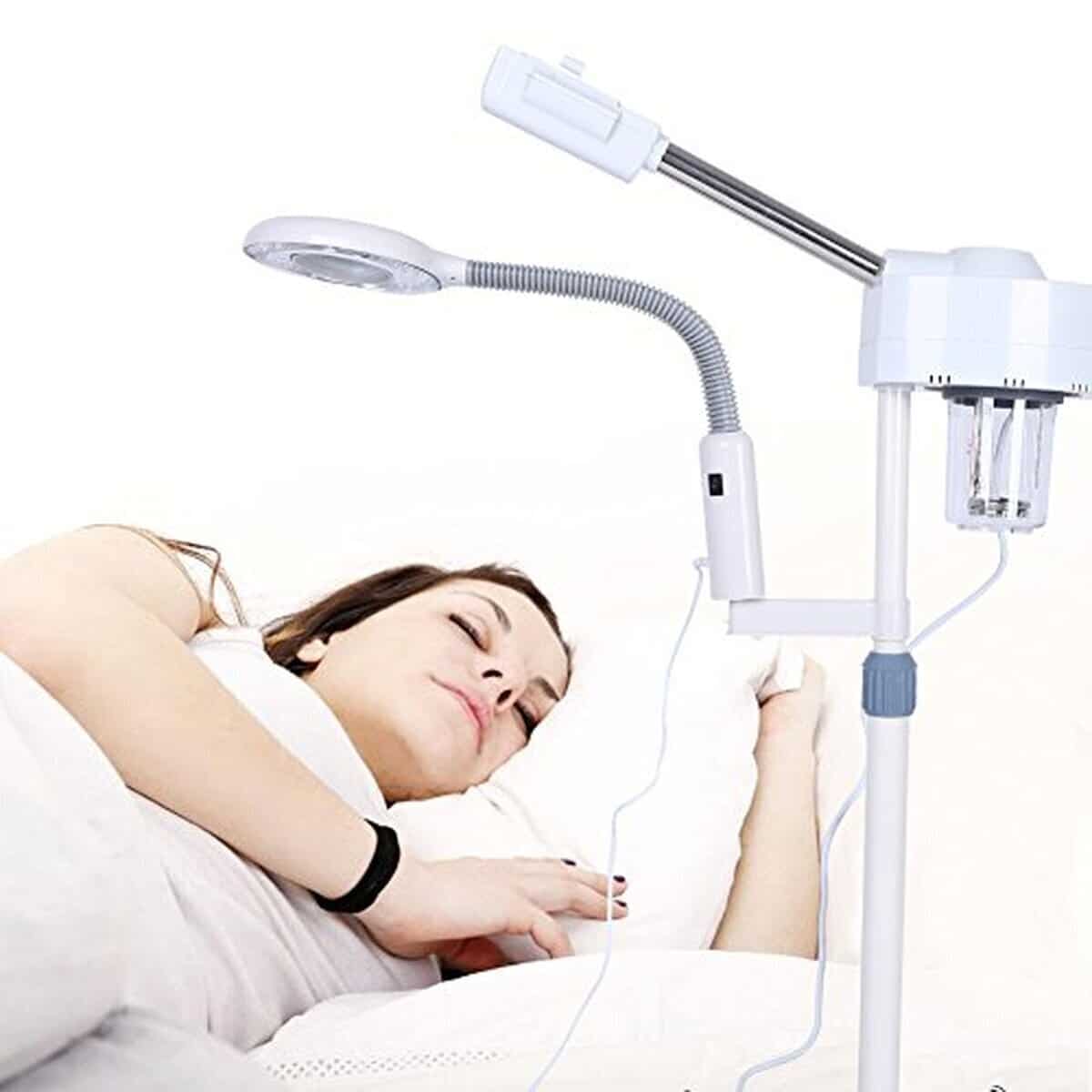 Test de l'appareil à vapeur pour le visage avec 3 lampes loupes